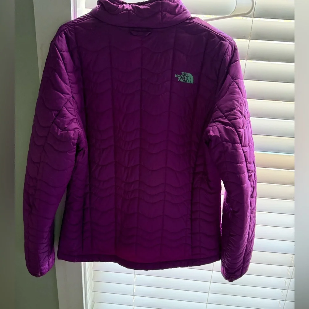 EUC!!! North Face Zip Up. Women’s Large - Picture 2 of 2